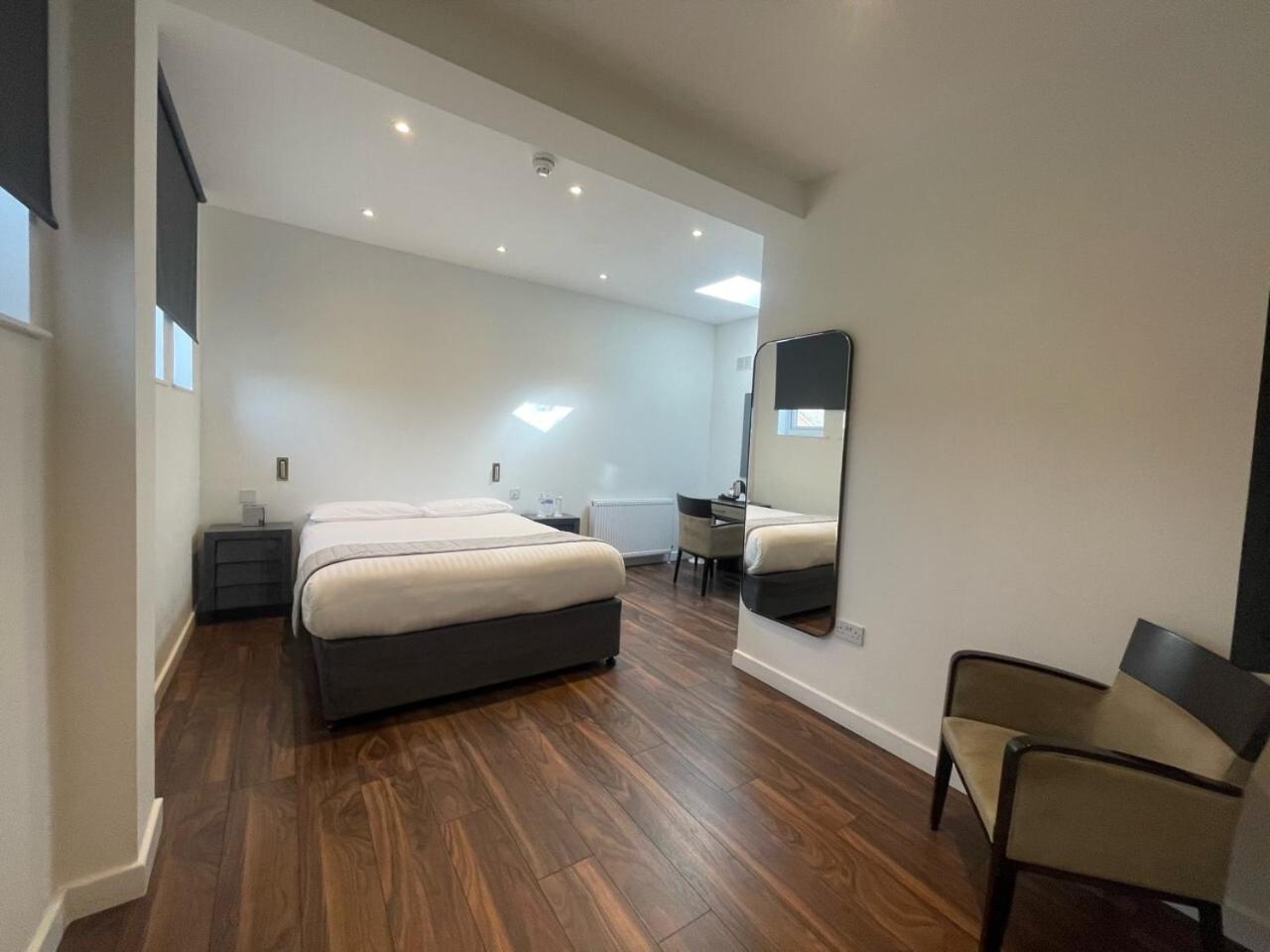 Hotel Nap Inn บาร์เน็ท ภายนอก รูปภาพ