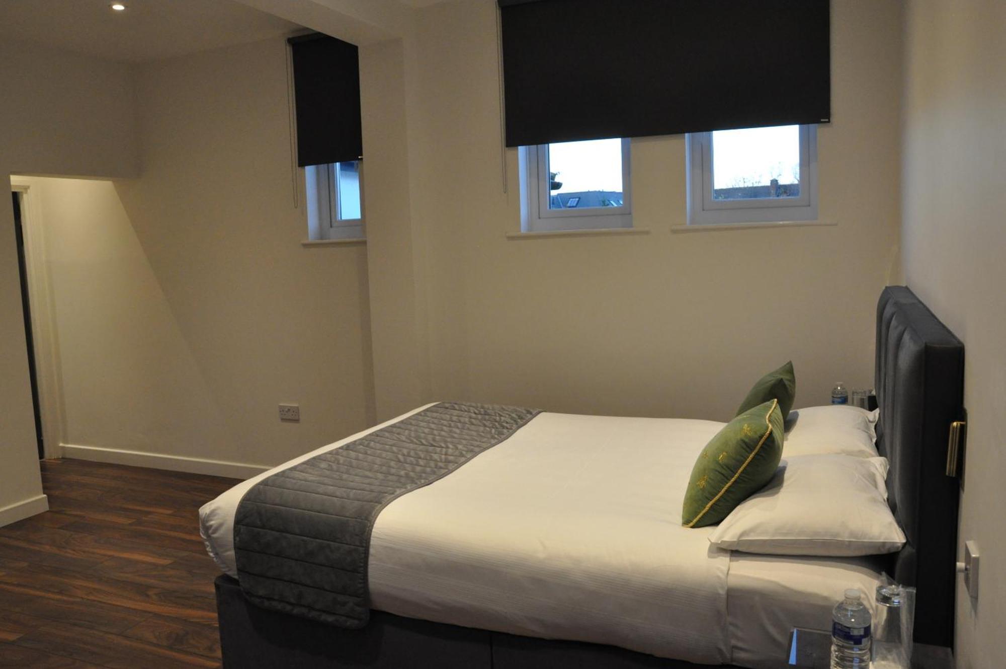 Hotel Nap Inn บาร์เน็ท ภายนอก รูปภาพ