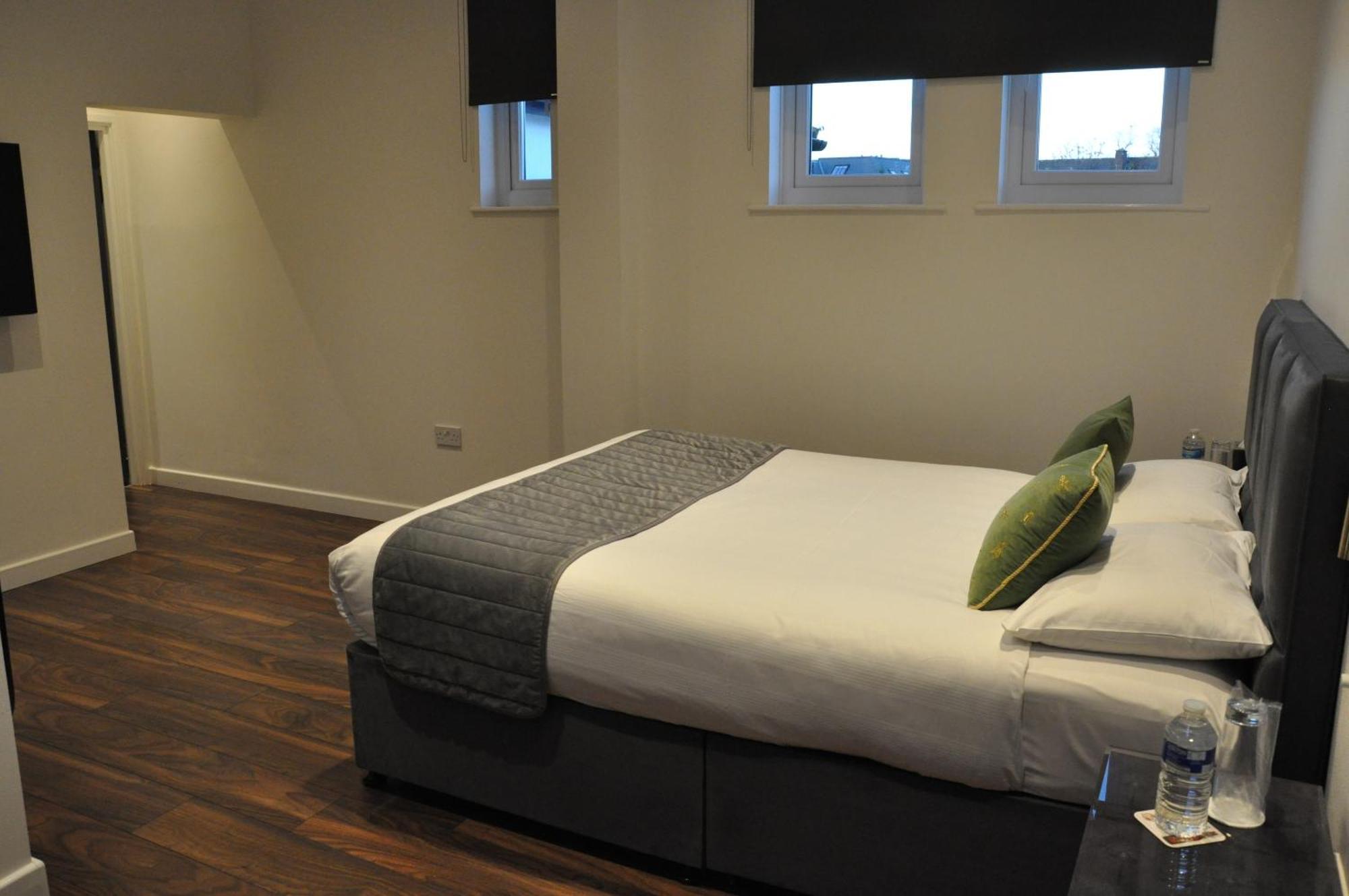 Hotel Nap Inn บาร์เน็ท ภายนอก รูปภาพ