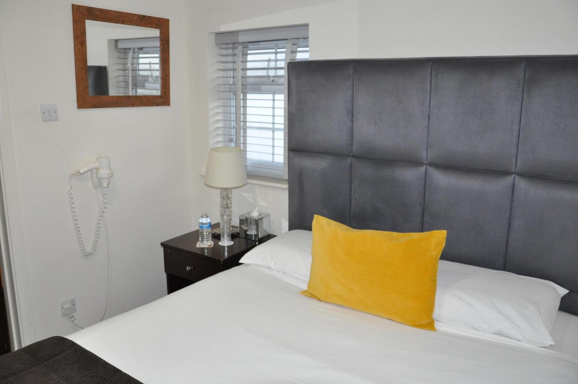 Hotel Nap Inn บาร์เน็ท ภายนอก รูปภาพ